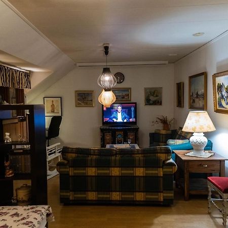 Mysig Takvaning Med Balkong Eskilstuna Exterior foto