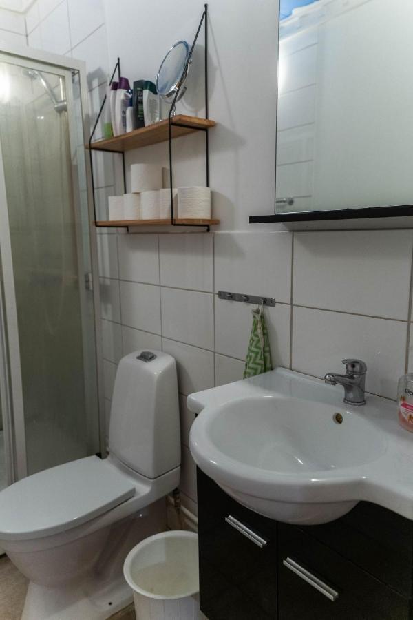 Mysig Takvaning Med Balkong Eskilstuna Exterior foto