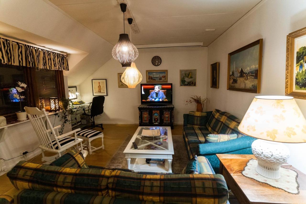 Mysig Takvaning Med Balkong Eskilstuna Exterior foto